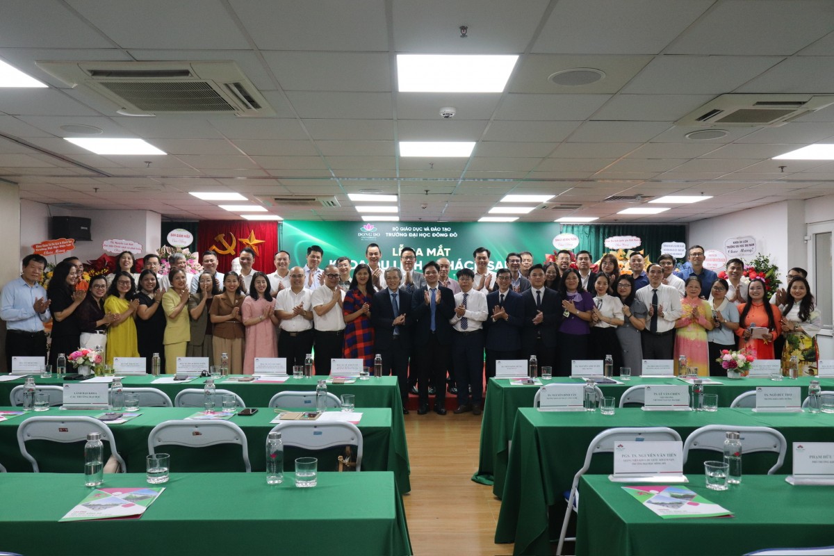 Đổi mới cách đào tạo để nâng cao chất lượng hướng dẫn viên du lịch Đổi mới cách đào tạo để nâng cao chất lượng hướng dẫn viên du lịch