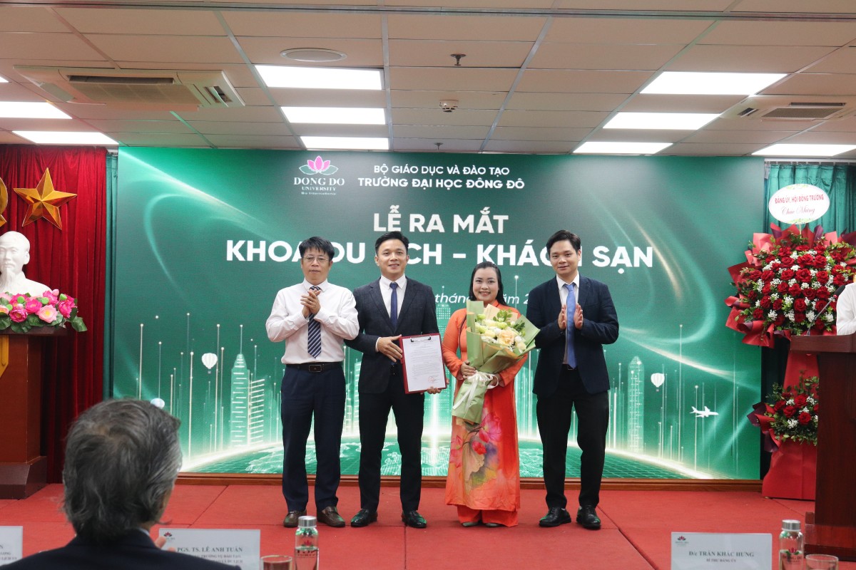 Đổi mới cách đào tạo để nâng cao chất lượng hướng dẫn viên du lịch Đổi mới cách đào tạo để nâng cao chất lượng hướng dẫn viên du lịch