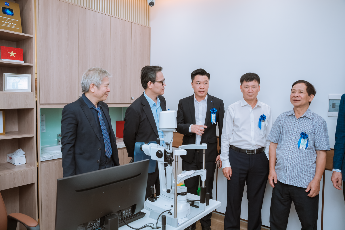 Bệnh viện Đại học Phenikaa đưa Trung tâm Mắt chuyên sâu vào hoạt động