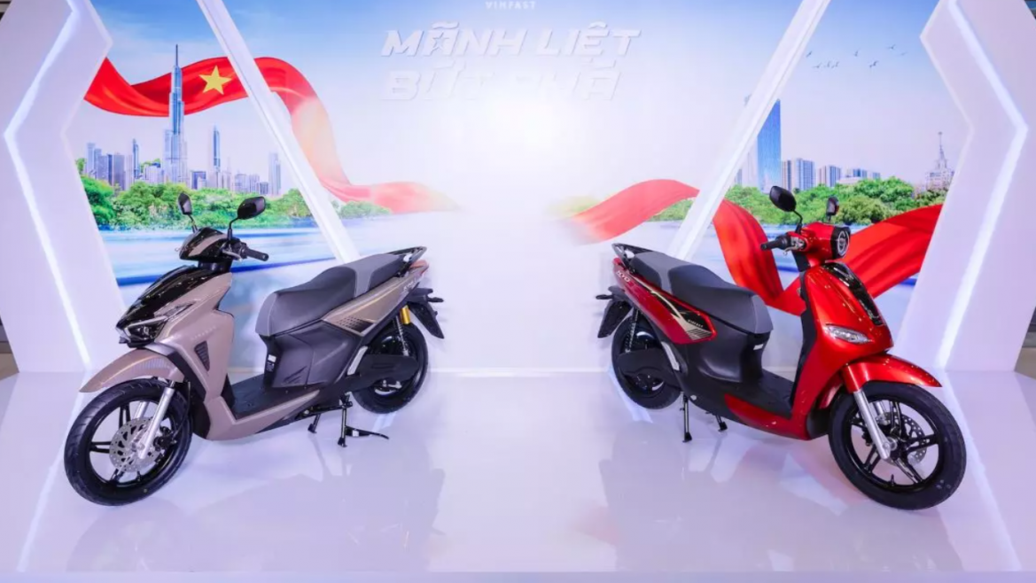 Vinfast Kinet và Vinfast Kyo đều được trang bị khóa thông minh và hỗ trợ kết nối VinFast e-Scooter