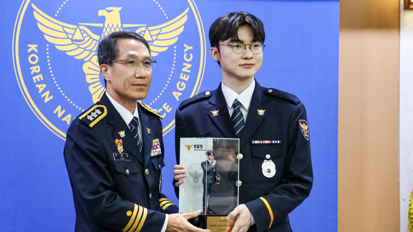 Faker được Cơ quan Cảnh sát Quốc gia Hàn Quốc bổ nhiệm làm Sĩ quan danh dự. Ảnh: News1. Faker được Cơ quan Cảnh sát Quốc gia Hàn Quốc bổ nhiệm làm Sĩ quan danh dự. Ảnh: News1.