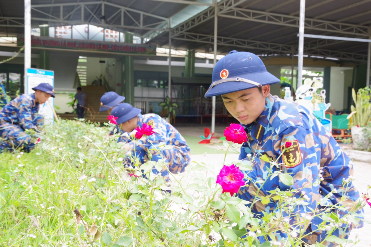Binh nhất Nguyễn Lê Thành Triết: Từ cậu bé mồ côi đến học viên Học viện Hải quân bằng nghị lực vượt khó Binh nhất Nguyễn Lê Thành Triết: Từ cậu bé mồ côi đến học viên Học viện Hải quân bằng nghị lực vượt khó