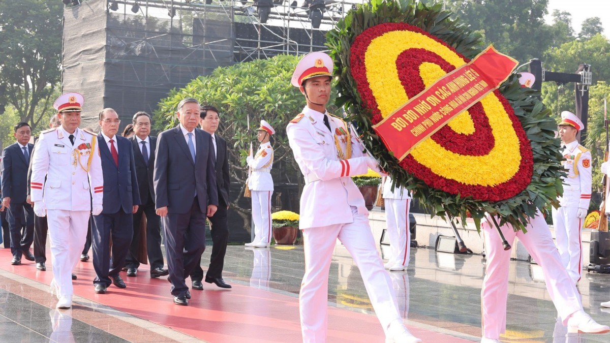 Kỷ niệm 79 năm Ngày Thương binh-Liệt sĩ: Lãnh đạo Đảng, Nhà nước tưởng niệm các Anh hùng liệt sĩ và viếng Chủ tịch Hồ Chí Minh