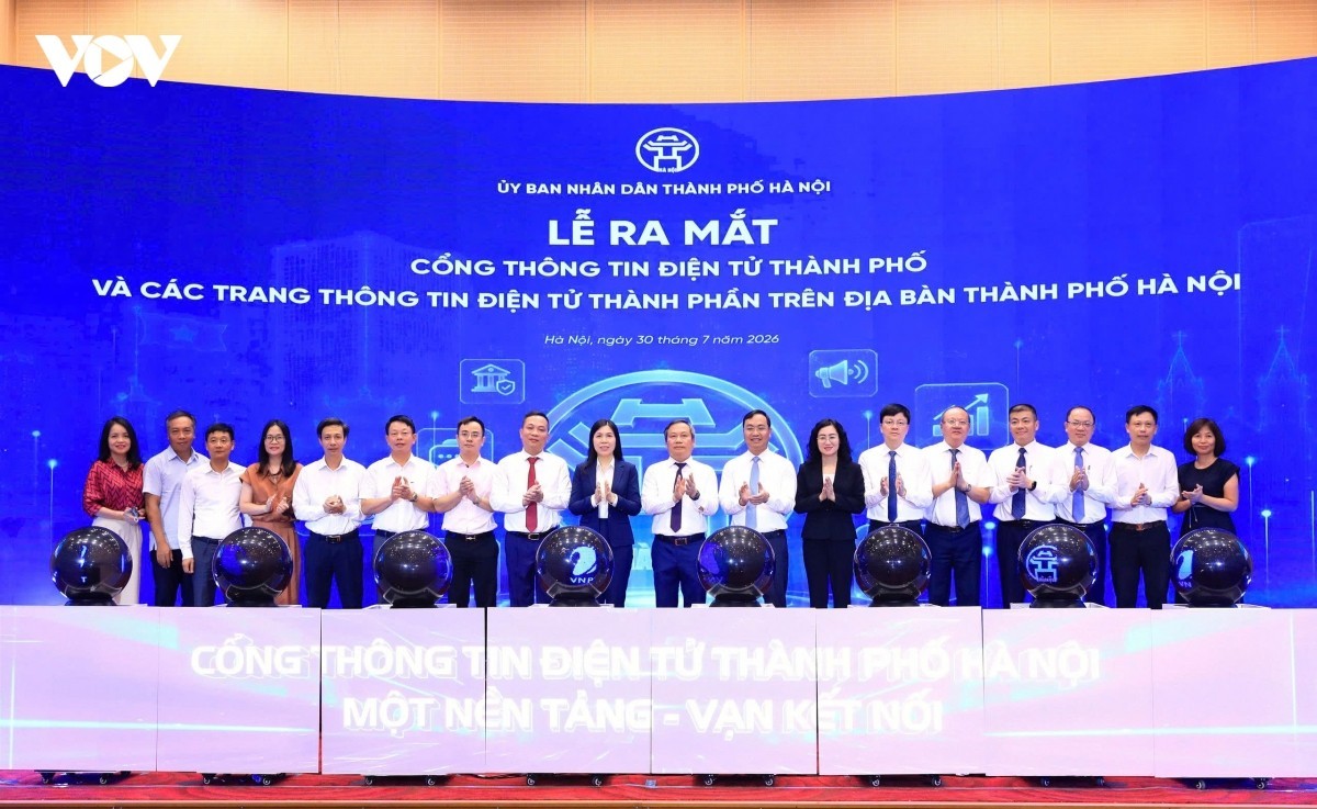 Các đại biểu thực hiện nghi thức bấm nút khai trương. (Ảnh:vov.vn)