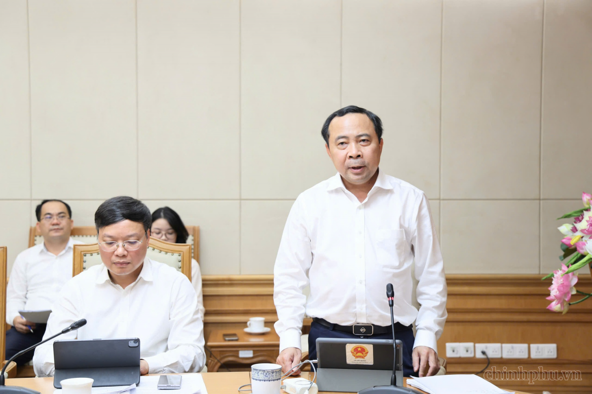 Bộ trưởng Bộ Khoa học và Công nghệ Vũ Hải Quân nêu ý kiến trao đổi tại cuộc họp. Bộ trưởng Bộ Khoa học và Công nghệ Vũ Hải Quân nêu ý kiến trao đổi tại cuộc họp.