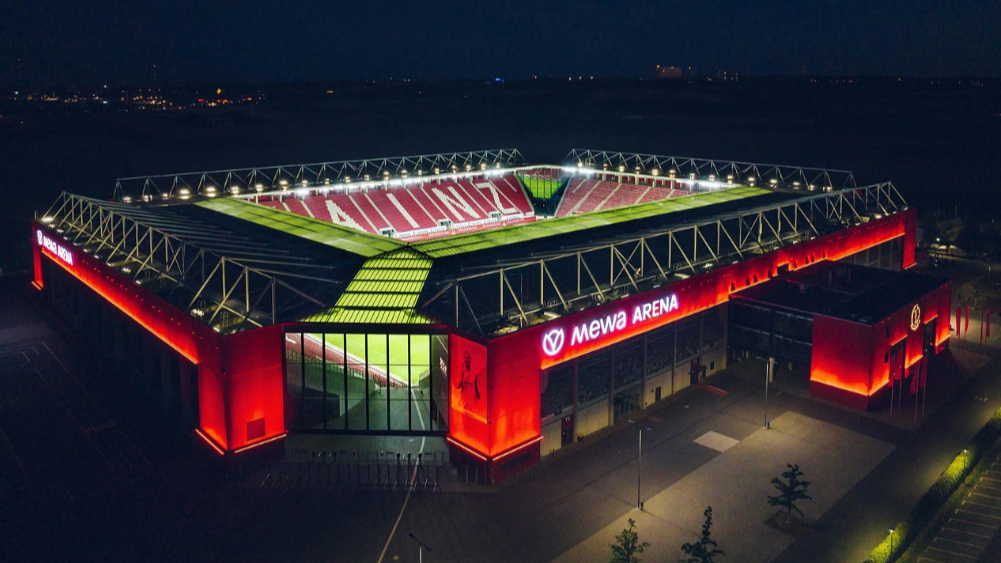 Sân vận động Opel Arena (nay là MEWA Arena). Ảnh: Mario Andreya Sân vận động Opel Arena (nay là MEWA Arena). Ảnh: Mario Andreya