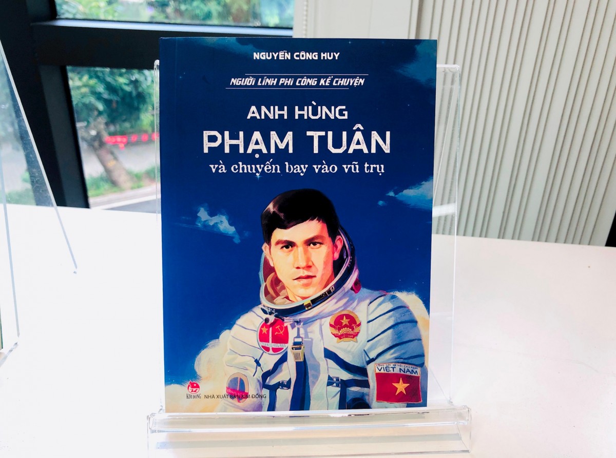 Giao lưu cùng Anh hùng Phạm Tuân nhân dịp ra mắt sách về chuyến bay lịch sử vào vũ trụ