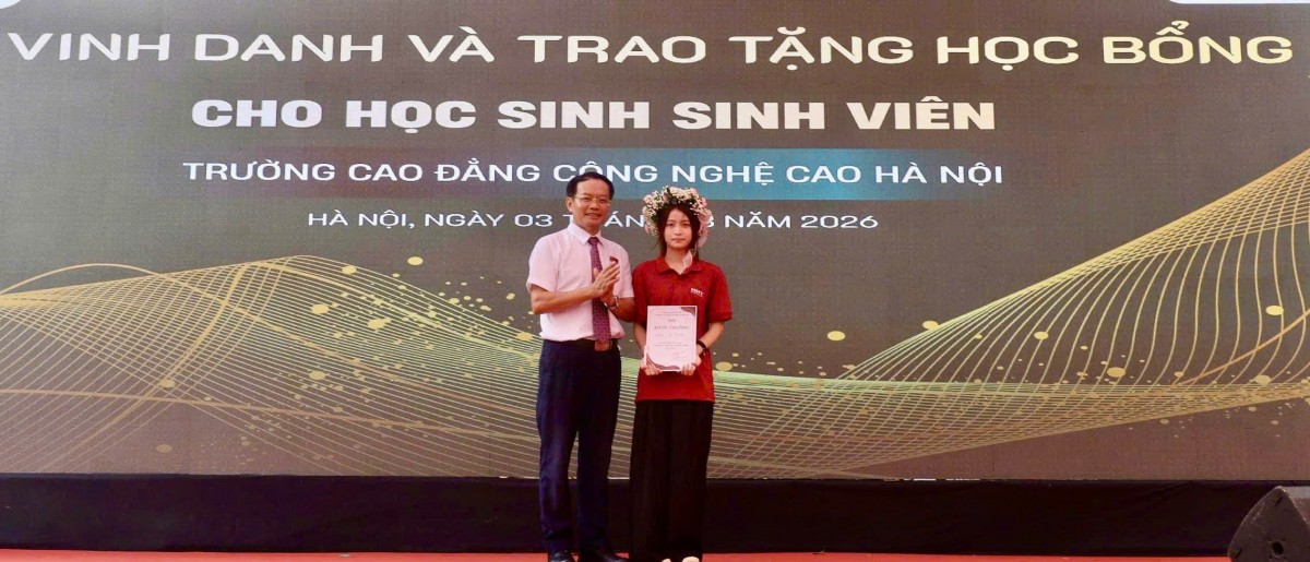 Hơn 3.000 tân sinh viên nhập học, Trường Cao đẳng Công nghệ cao Hà Nội lập kỷ lục tuyển sinh Hơn 3.000 tân sinh viên nhập học, Trường Cao đẳng Công nghệ cao Hà Nội lập kỷ lục tuyển sinh