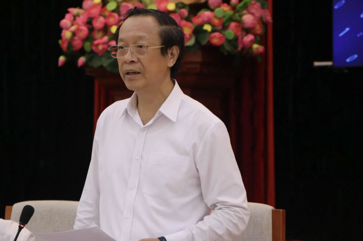 Thứ trưởng Bộ GDĐT Phạm Ngọc Thưởng thông tin tại họp báo. Ảnh DV