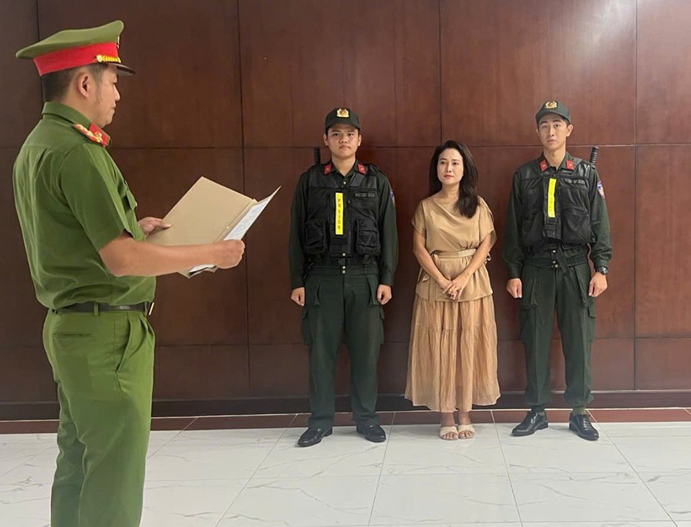 Ca sĩ Phương Diễm Huyền và giám đốc công ty truyền thông bị khởi tố