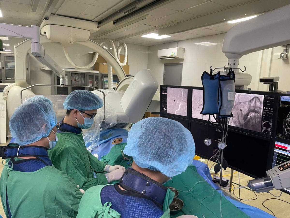 Bệnh viện Thanh Nhàn cầm máu thành công cho bệnh nhân ung thư đại tràng giai đoạn cuối