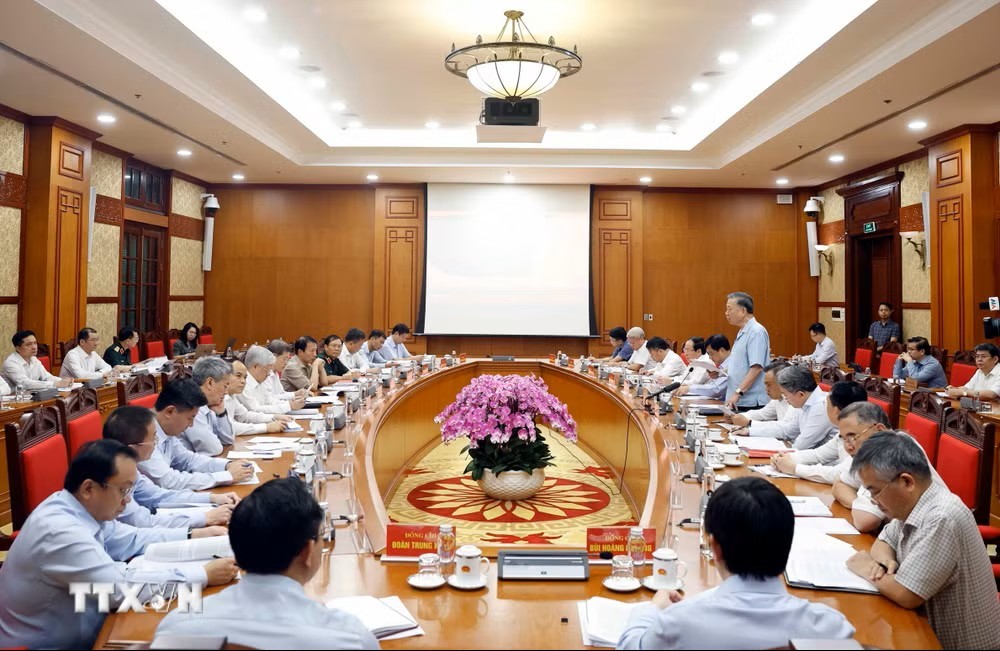 Tổng Bí thư, Chủ tịch nước Tô Lâm đề nghị phải tập trung nguồn lực cho các hệ thống hạ tầng chiến lược, hoàn thiện các hành lang giao thông, logistics - Ảnh: TTXVN
