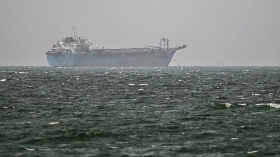 Giá dầu tăng khi Iran tính siết tàu qua eo biển Hormuz