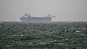 Giá dầu tăng khi Iran tính siết tàu qua eo biển Hormuz
