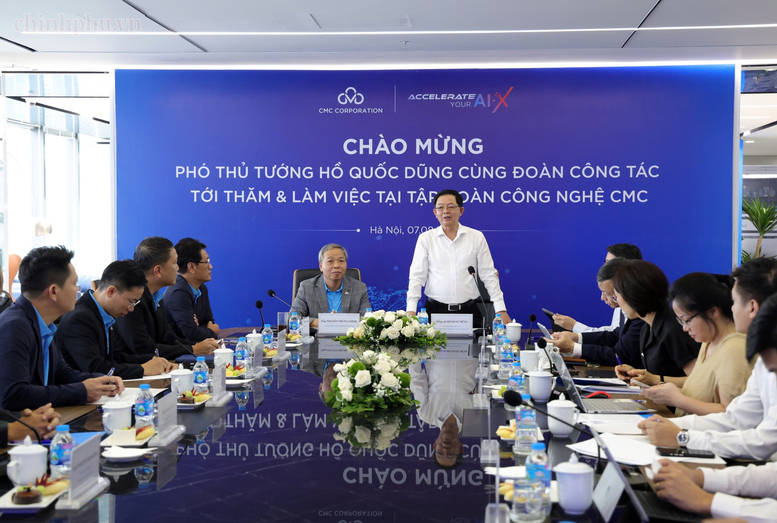 Phó Thủ tướng đề nghị Bộ KH&CN phối hợp chặt chẽ với CMC nghiên cứu các giải pháp xây dựng hệ sinh thái điện toán đám mây vững mạnh, từng bước nâng tỉ lệ làm chủ thị trường trong nước lên khoảng 50% - Ảnh: VGP/Gia Huy.