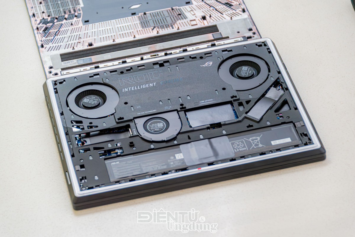 Cùng ‘soi’ nhanh mẫu laptop đắt giá nhất nhà ROG