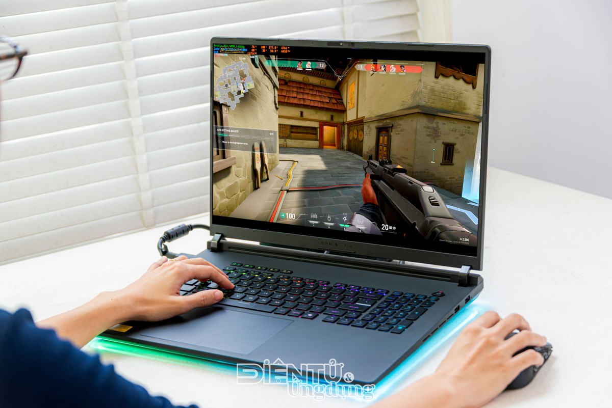 Cùng ‘soi’ nhanh mẫu laptop đắt giá nhất nhà ROG