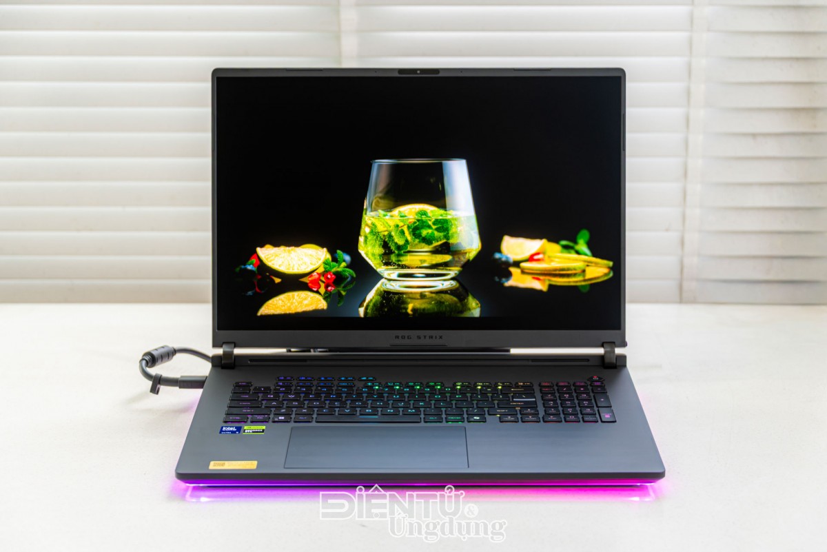 Cùng ‘soi’ nhanh mẫu laptop đắt giá nhất nhà ROG