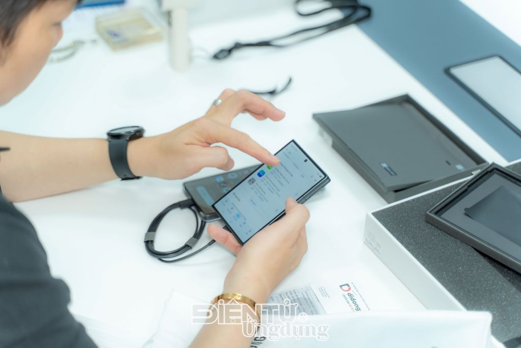 Di Động Việt mở bán Galaxy Z Flip8, Galaxy Z Fold8 và Galaxy Z Fold8 Ultra, giảm đến 12 triệu đồng Di Động Việt mở bán Galaxy Z Flip8, Galaxy Z Fold8 và Galaxy Z Fold8 Ultra, giảm đến 12 triệu đồng