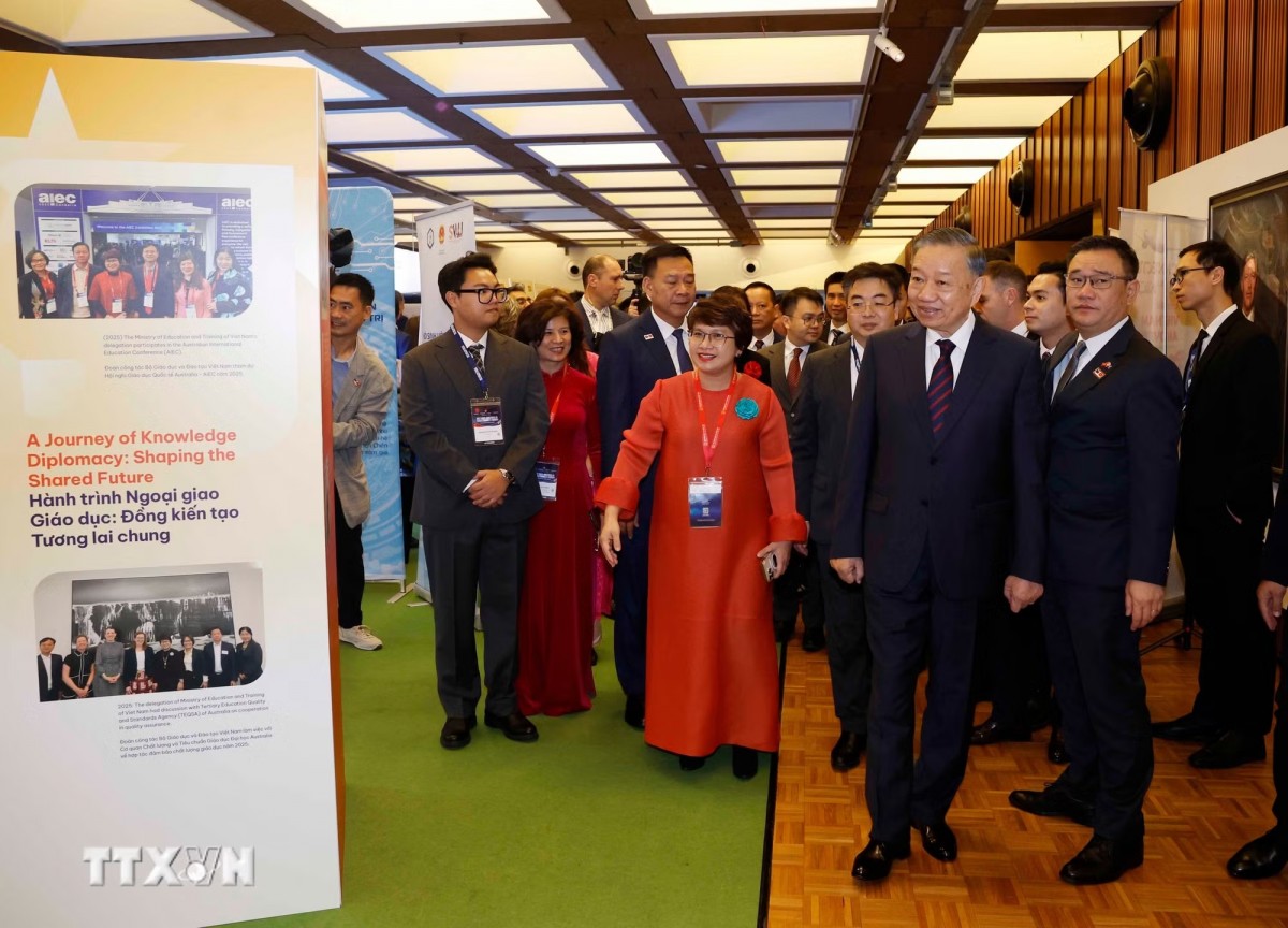 Tổng Bí thư, Chủ tịch nước Tô Lâm tham quan khu vực triển lãm, trưng bày thành tựu hợp tác khoa học công nghệ, đổi mới sáng tạo, đầu tư và giáo dục giữa Việt Nam-Australia. (Ảnh: Thống Nhất/TTXVN) Tổng Bí thư, Chủ tịch nước Tô Lâm tham quan khu vực triển lãm, trưng bày thành tựu hợp tác khoa học công nghệ, đổi mới sáng tạo, đầu tư và giáo dục giữa Việt Nam-Australia. (Ảnh: Thống Nhất/TTXVN)