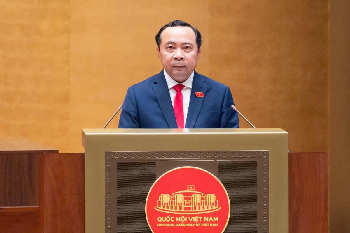 Bộ trưởng Bộ Khoa học và Công nghệ Vũ Hải Quân trình bày Tờ trình tóm tắt về dự án Luật sửa đổi, bổ sung một số điều của Luật Tần số vô tuyến điện, Luật Viễn thông, Luật Giao dịch điện tử và Luật Chuyển giao công nghệ. Ảnh: Quốc hội. Bộ trưởng Bộ Khoa học và Công nghệ Vũ Hải Quân trình bày Tờ trình tóm tắt về dự án Luật sửa đổi, bổ sung một số điều của Luật Tần số vô tuyến điện, Luật Viễn thông, Luật Giao dịch điện tử và Luật Chuyển giao công nghệ. Ảnh: Quốc hội.