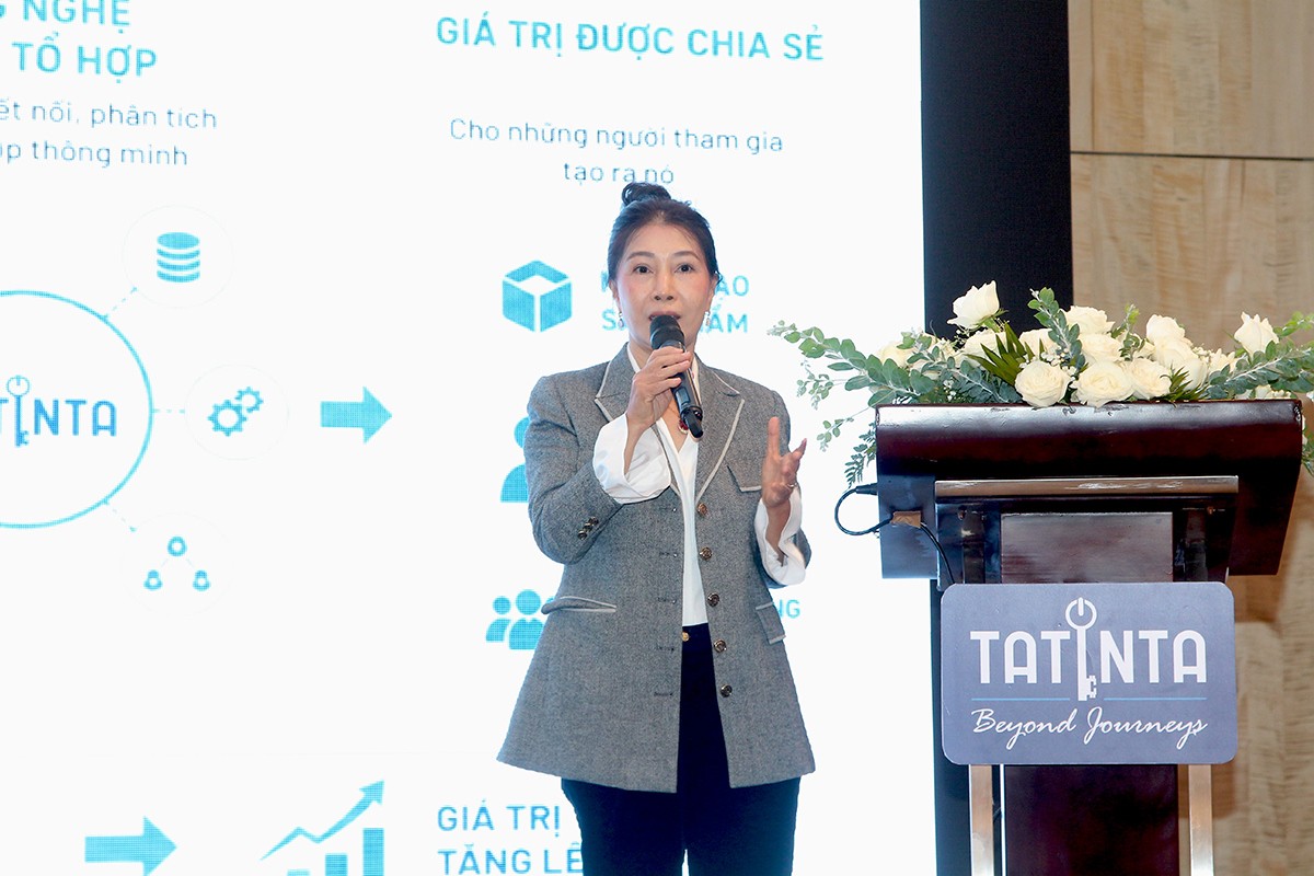 Bà Lê Hoàng Yến, CEO Công ty cổ phần TATINTA giới thiệu hệ sinh thái du lịch TATINTA. 