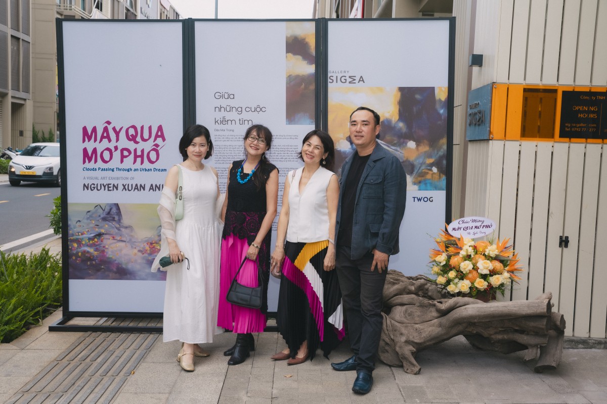 Độc đáo 'Mây qua mơ phố' – Triển lãm cá nhân của họa sĩ Nguyễn Xuân Anh Độc đáo 'Mây qua mơ phố' – Triển lãm cá nhân của họa sĩ Nguyễn Xuân Anh