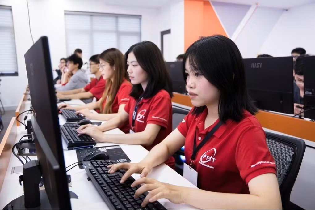 Sinh viên Học viện Công nghệ Bưu chính Viễn thông trong tiết thực hành. Ảnh: NVCC.
