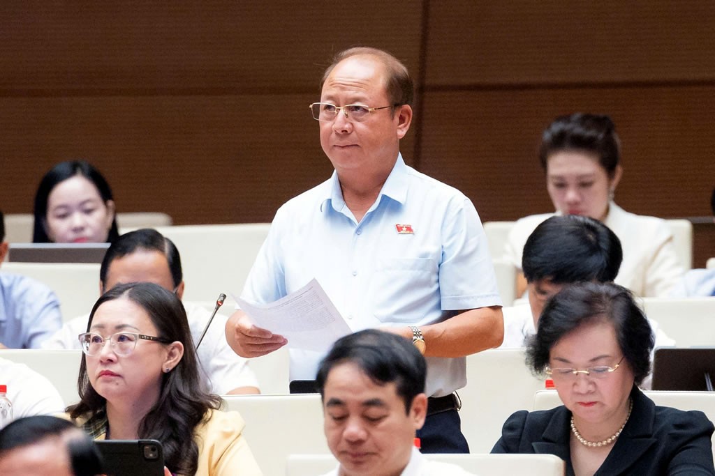 Đại biểu Sùng A Lềnh - Đoàn ĐBQH Tỉnh Lào Cai  phát biểu