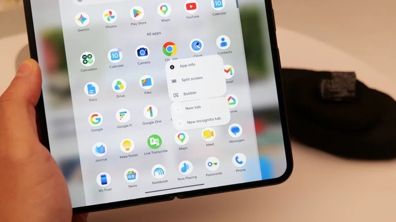Trên tay Pixel 11 Pro Fold: Google giậm chân tại chỗ trước Samsung