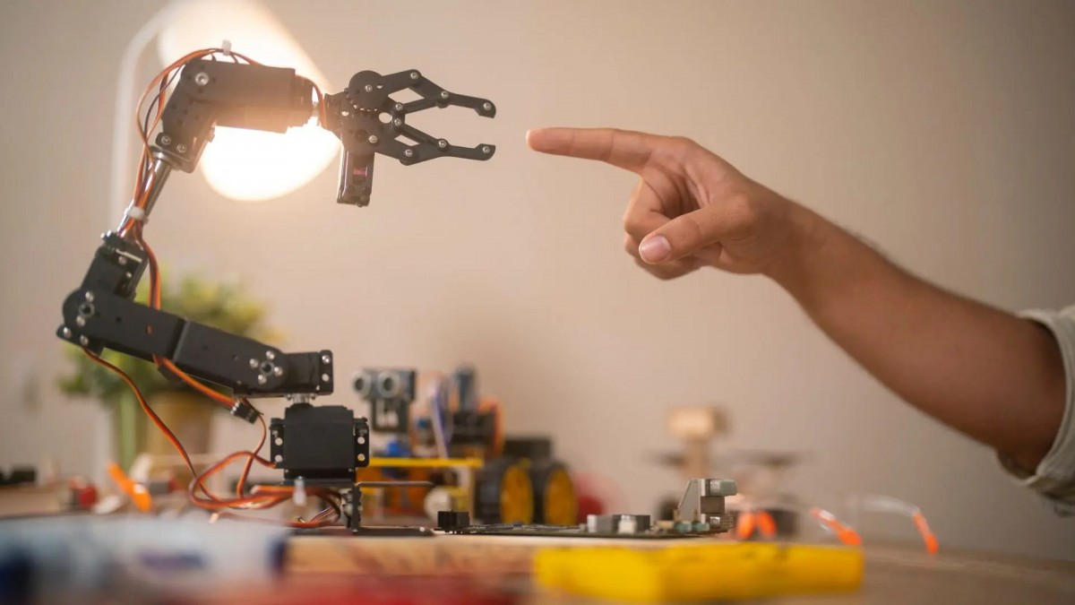 Cảm biến điện trường giúp robot 'cảm nhận' vật thể không cần chạm