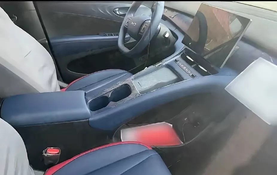 BYD Seagull bản nâng cấp lộ diện nội thất mới, bệ trung tâm hai tầng và một màn hình lớn