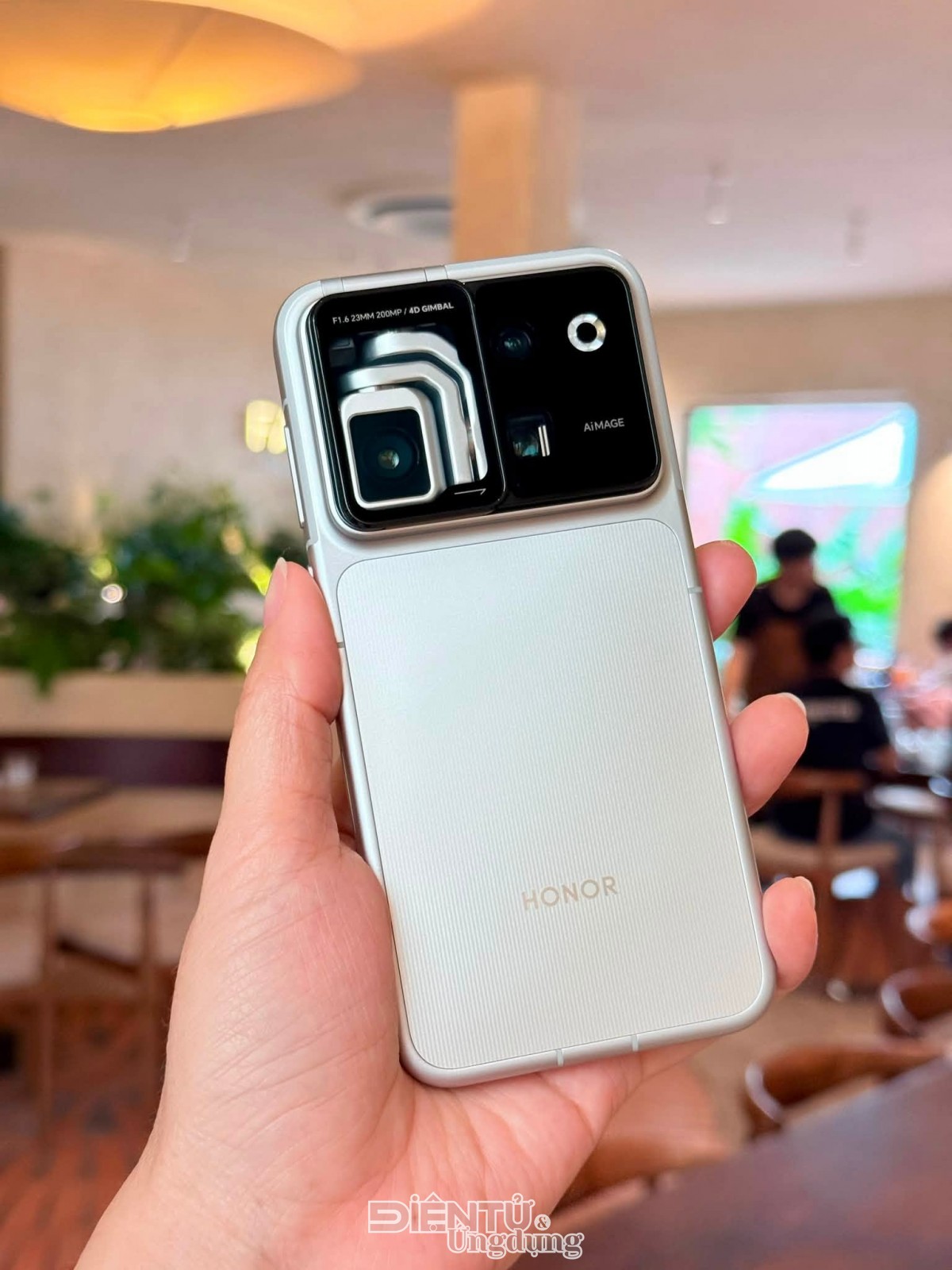 Cận cảnh HONOR Robot Phone, chiếc smartphone hot nhất tuần qua Cận cảnh HONOR Robot Phone, chiếc smartphone hot nhất tuần qua
