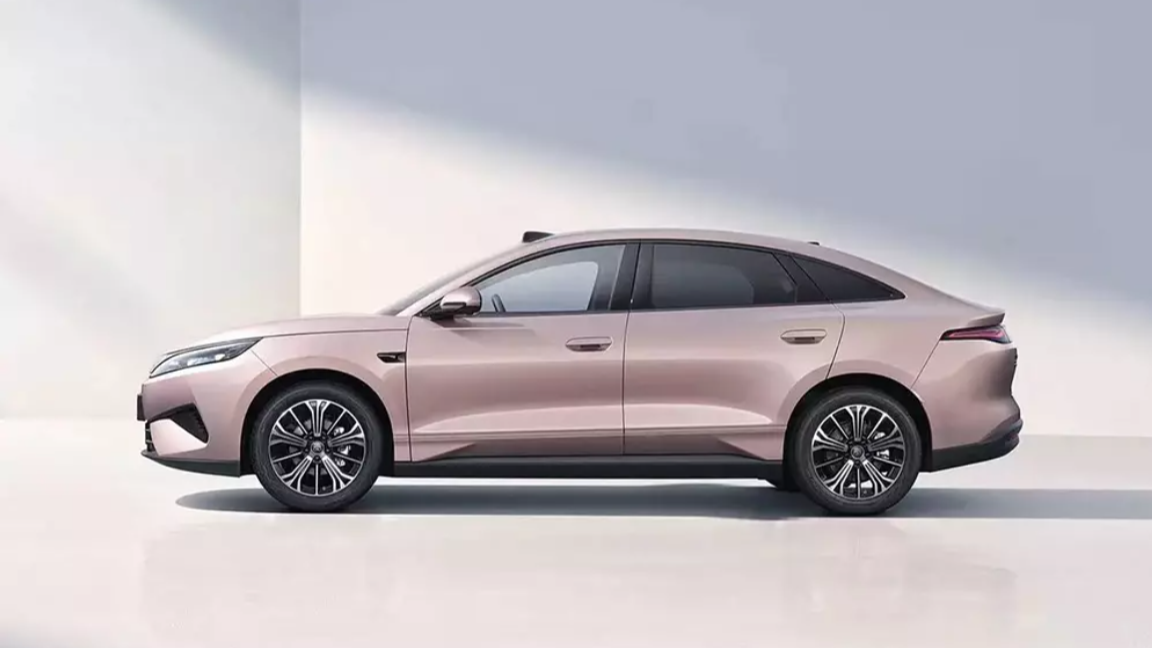 BYD Qin Max ra mắt với hai phiên bản hybrid sạc điện và thuần điện