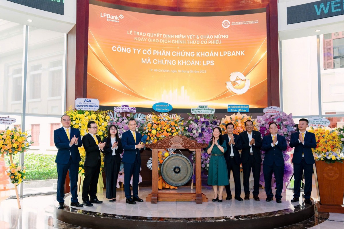 Nghi thức đánh cồng khai trương phiên giao dịch cổ phiếu LPS tại HOSE
