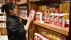 Rượu Mao Đài mất hào quang khi kinh tế Trung Quốc đổi trục