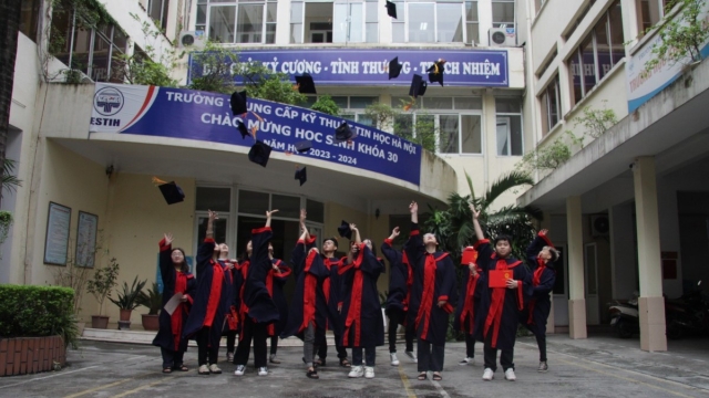Trường Trung cấp Kỹ thuật Tin học Hà Nội chi vượt 26,3 triệu đồng làm giáo trình
