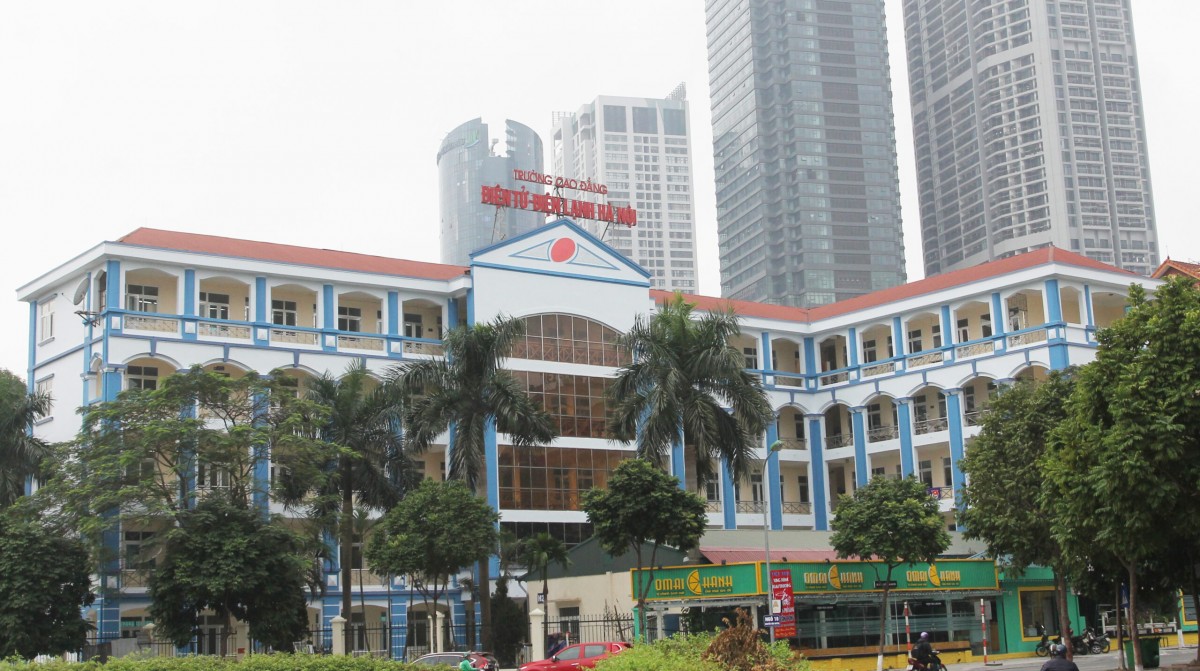 Trường Cao đẳng Điện tử - Điện lạnh Hà Nội. Trường Cao đẳng Điện tử - Điện lạnh Hà Nội.