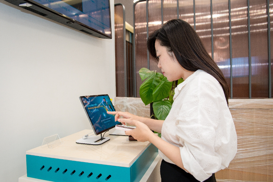 Giao dịch tại ABBank thuận tiện hơn với mô hình Số hóa giao dịch tại quầy