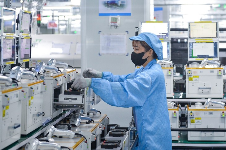Công nhân sản xuất điện tử thuộc diện áp dụng lương tối thiểu vùng 2027 Công nhân sản xuất điện tử thuộc diện áp dụng lương tối thiểu vùng 2027