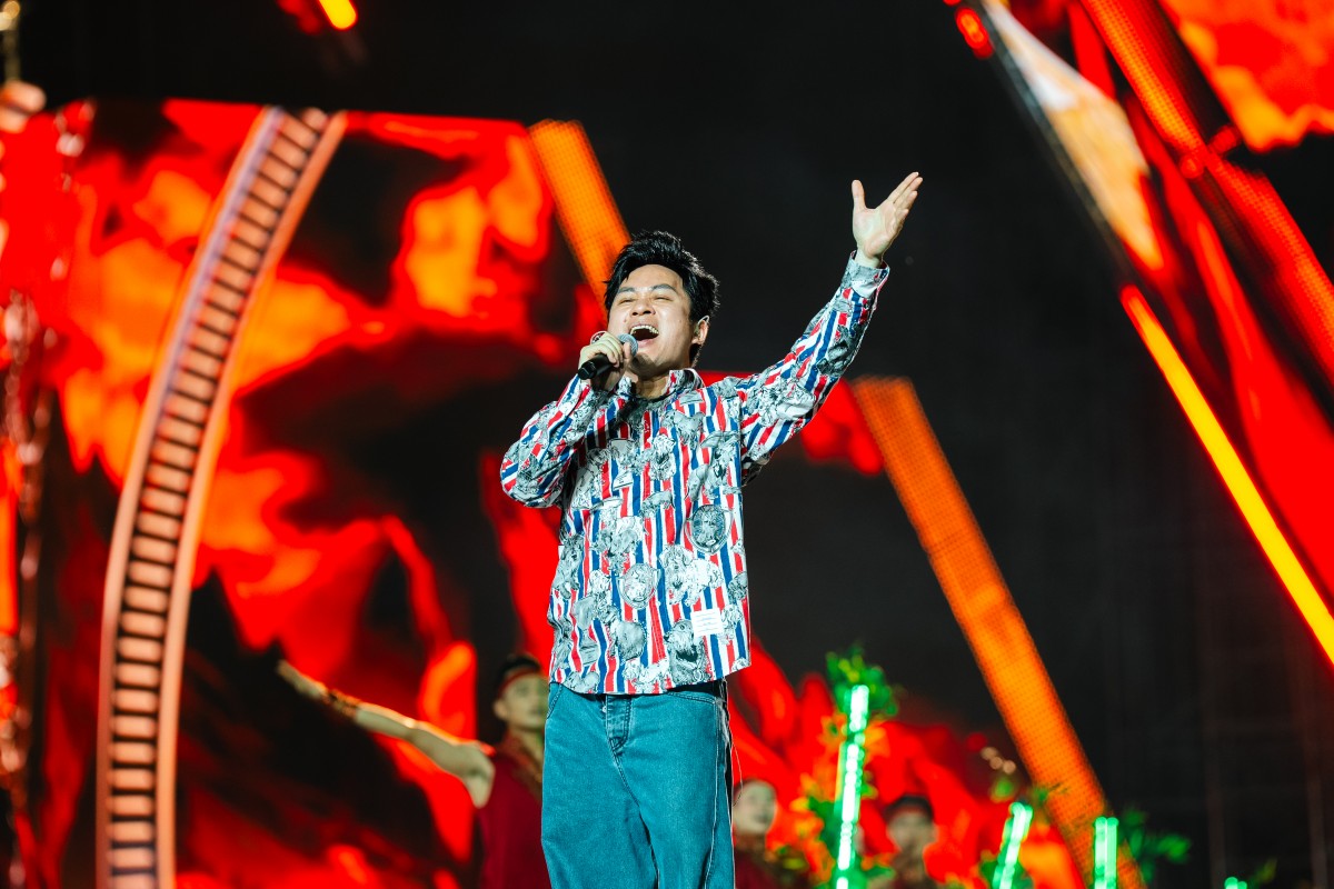 Hàng trăm nghệ sĩ miệt mài tổng duyệt trước giờ Tổ quốc trong tim sáng đèn Hàng trăm nghệ sĩ miệt mài tổng duyệt trước giờ Tổ quốc trong tim sáng đèn
