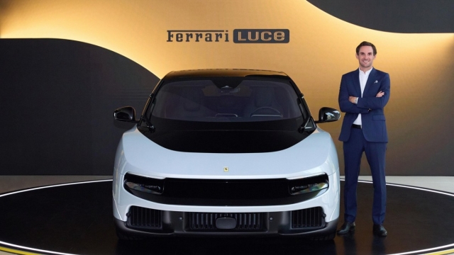Ferrari Luce ra mắt Hàn Quốc với khoang lái OLED Samsung Display