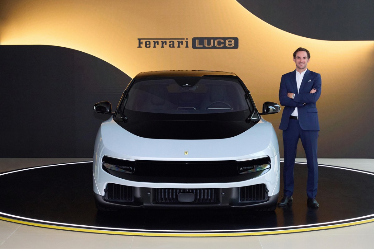 Ferrari Luce ra mắt Hàn Quốc với khoang lái trang bị 4 màn hình OLED Samsung