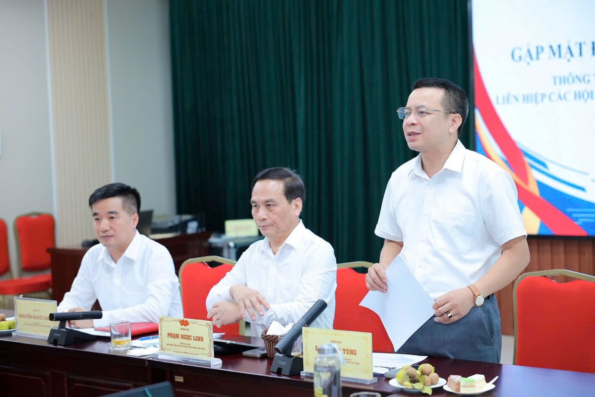 Lê Thanh Tùng, Trưởng ban Ban Phổ biến kiến thức trả lời câu hỏi của phóng viên