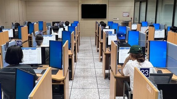 5 vụ gian lận bằng kính thông minh, Hàn Quốc cấp tốc sửa quy định thi cử