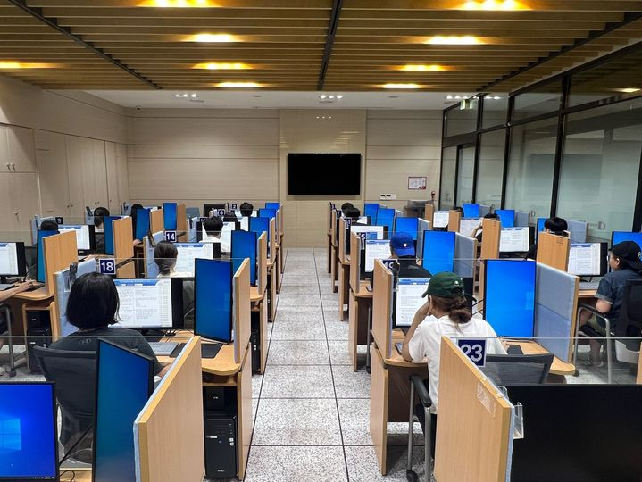 5 vụ gian lận bằng kính thông minh, Hàn Quốc cấp tốc sửa quy định thi cử