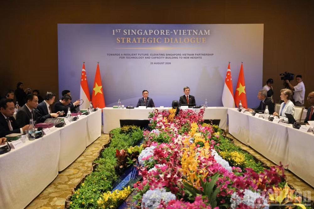 Thường trực Ban Bí thư Trần Cẩm Tú và Phó Tổng Thư ký Đảng Hành động Nhân dân Singapore Chan Chun Sing đồng chủ trì Đối thoại Chiến lược Việt Nam-Singapore lần thứ nhất.