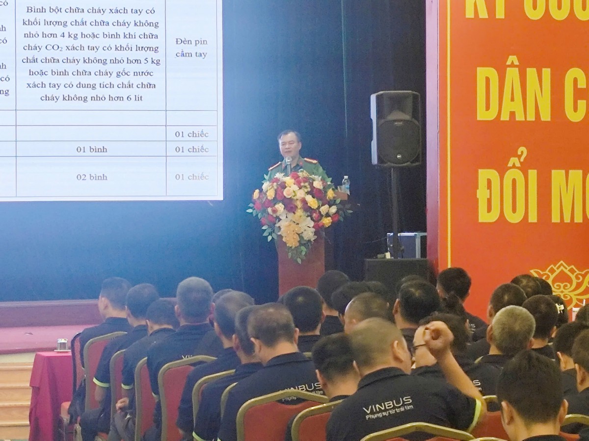 Tập huấn nghiệp vụ phòng cháy, chữa cháy và cứu nạn, cứu hộ cho cán bộ, nhân viên VinBus