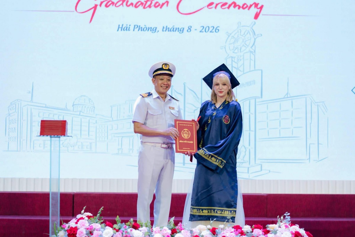 Nữ sinh Ma-rốc trở thành thủ khoa ngành hàng hải
