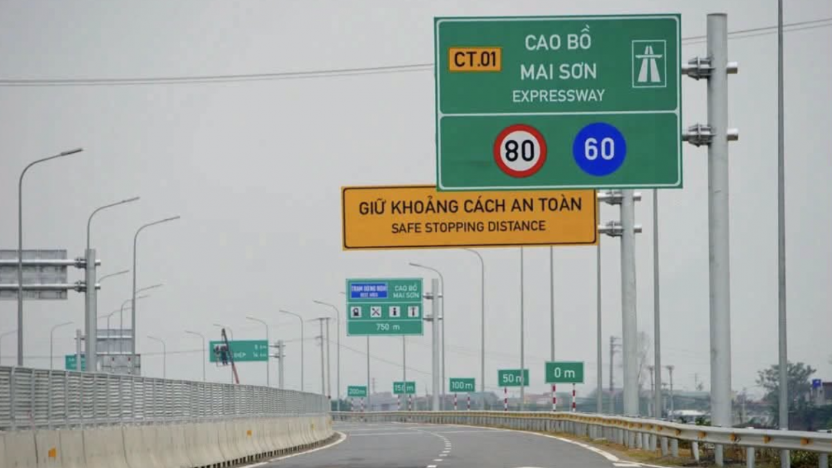 Tài xế lưu thông trên tuyến Pháp Vân - Nghi Sơn sẽ bị xử phạt nếu không tuân thủ khoảng cách an toàn. Ảnh: CafeBiz.